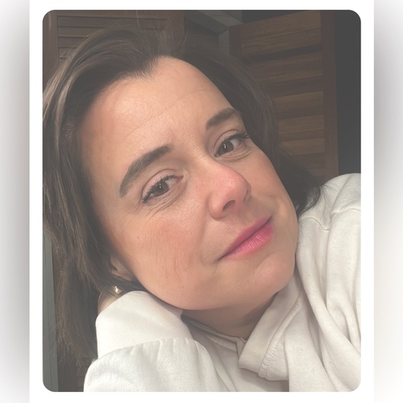 Hey I’m Em! Let’s Shop! - Picture 2 of 6